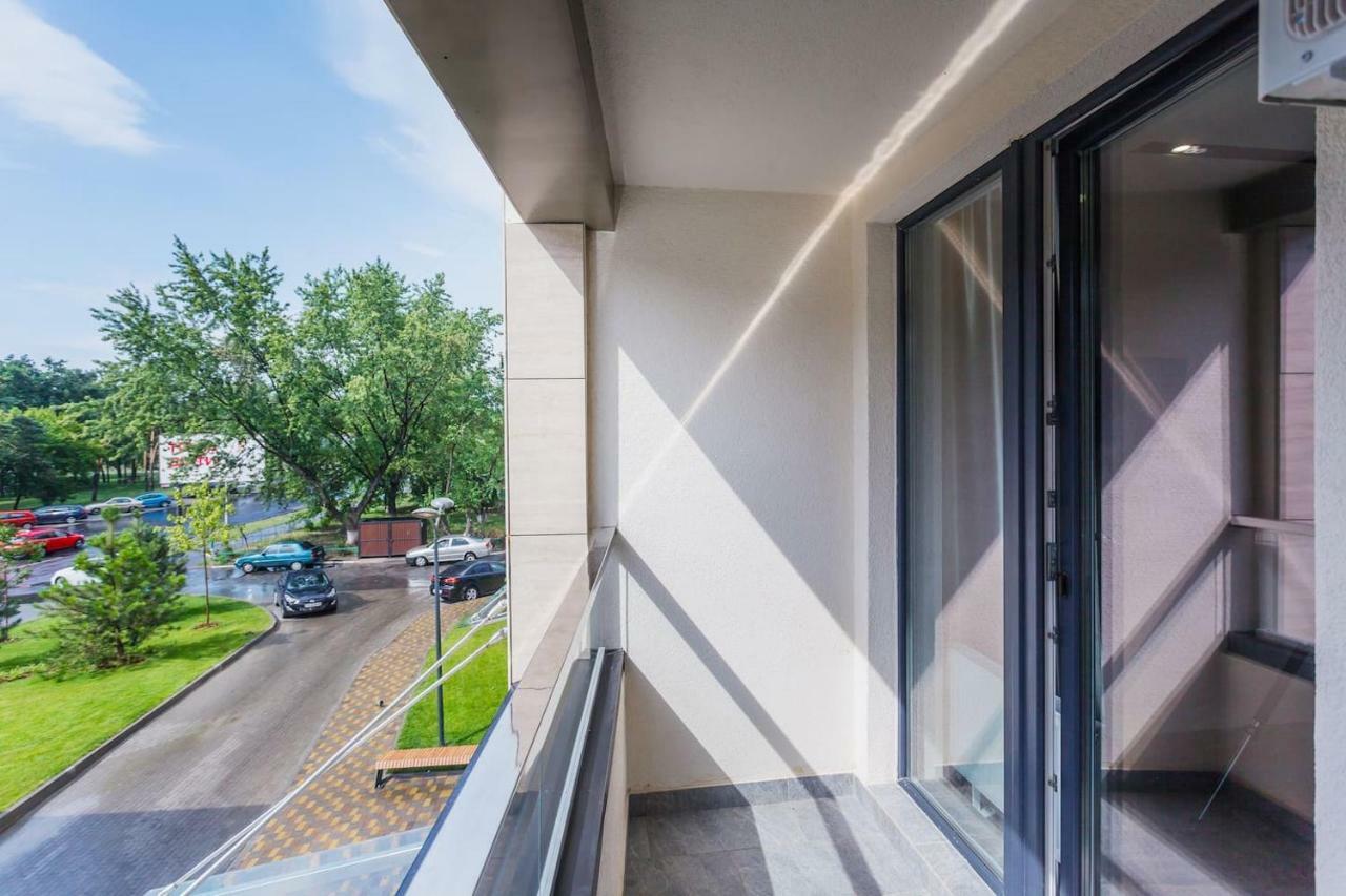 Красивая Квартира В Парке Kyiv Exterior photo